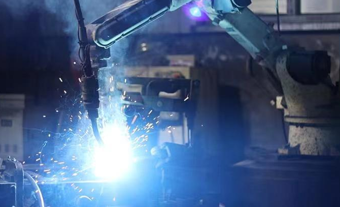 6686体育官网下载采用机械手臂焊接技术